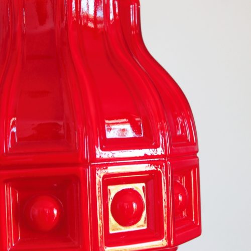 HELENA TYNELL para FLYGSFORS. Lámpara de techo de cristal opal rojo. Suecia, vintage años 60s.