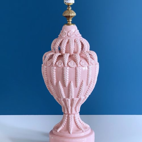 Excepcional lámpara de cerámica de Manises. C. Bondía. Rosa con flores y hojas. Vintage 50s-60s.