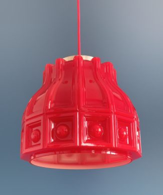 HELENA TYNELL para FLYGSFORS. Lámpara de techo de cristal opal rojo. Suecia, vintage años 60s.