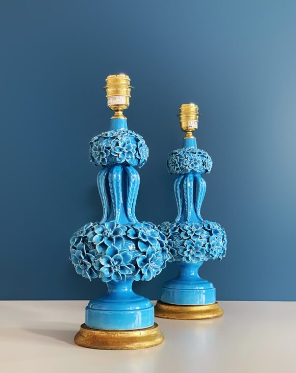 Preciosa pareja de lámparas de cerámica azul de Manises (Valencia). Vintage años 50s-60s.
