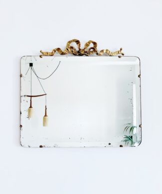 Espejo antiguo con lazo de bronce. Shabby chic - Vintage años 30s-40s.