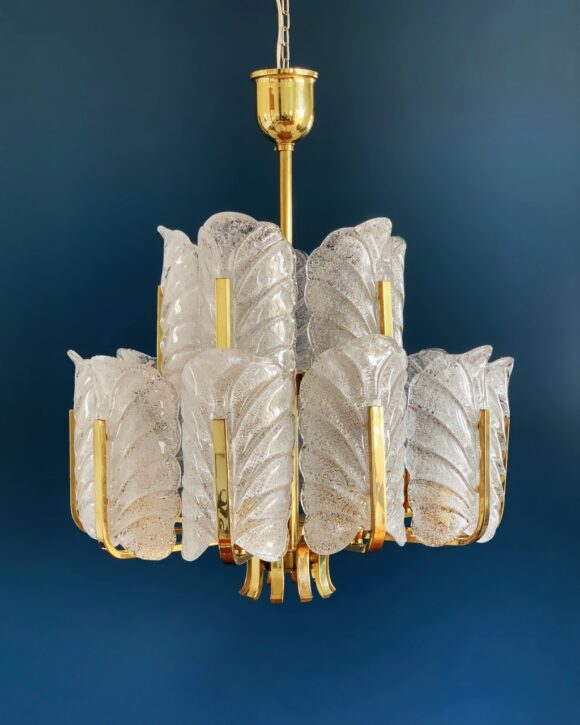 CARL FAGERLUND - ORREFORS. Gran lámpara de techo, hojas de cristal y latón dorado. Vintage años 60s.