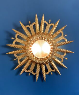 Lámpara plafón o aplique sol en forja dorada al pan de oro. Convertible en espejo retroiluminado. Vintage años 60.