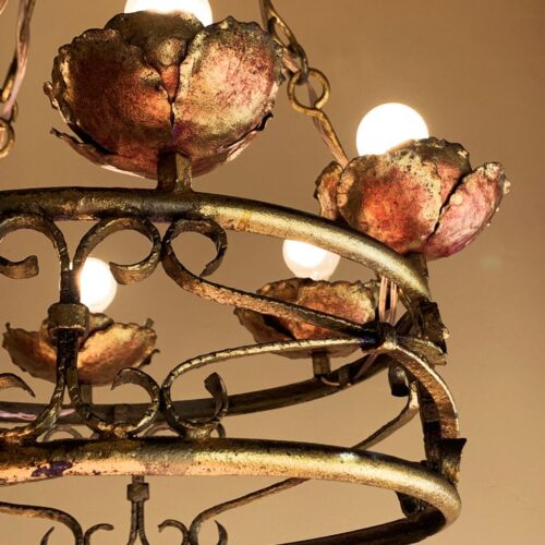 Espectacular gran chandelier o lámpara de techo, forja dorada al pan de oro. Hecha en España, vintage 50s-60s.