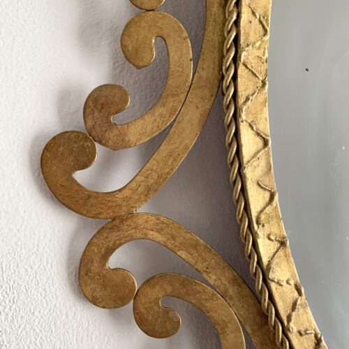 Espejo con marco de forja dorada al pan de oro, vintage años 60.