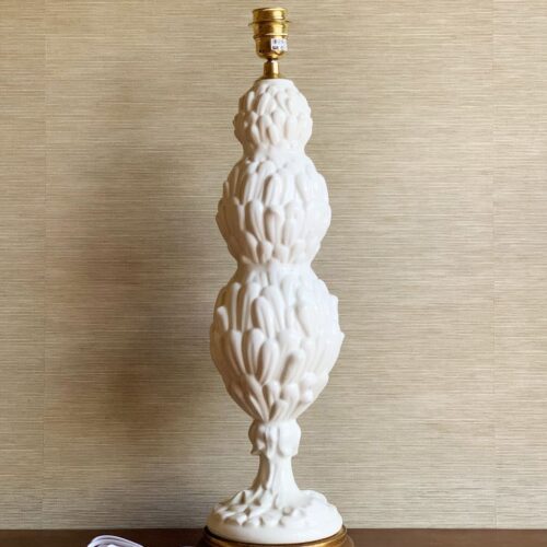 Gran lámpara de cerámica de Manises en color blanco y diseño orgánico. C. Bondía. Vintage 50s-60s.
