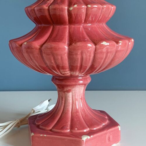 Lámpara de cerámica de Manises en color frambuesa, Mid Century vintage años 60.