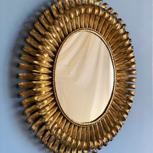 Espejo sol con diseño de hojas, forja dorada al pan de oro. Vintage años 60.