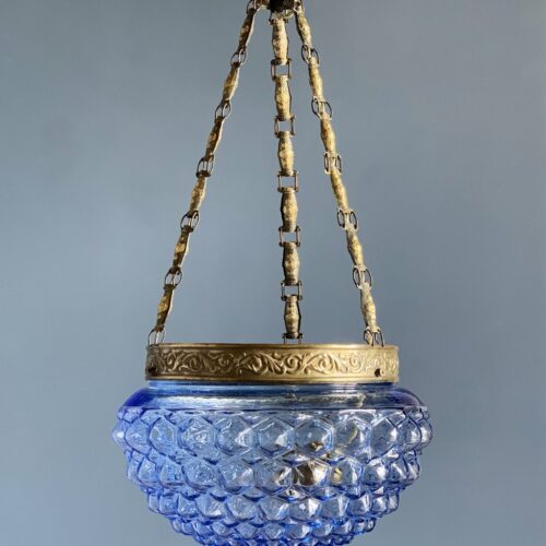 Lámpara antigua de cristal azul y cadenas. Ppios siglo XX.