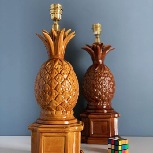 Gran lámpara de cerámica de Manises en forma de piña, color caramelo, vintage años 50-60.