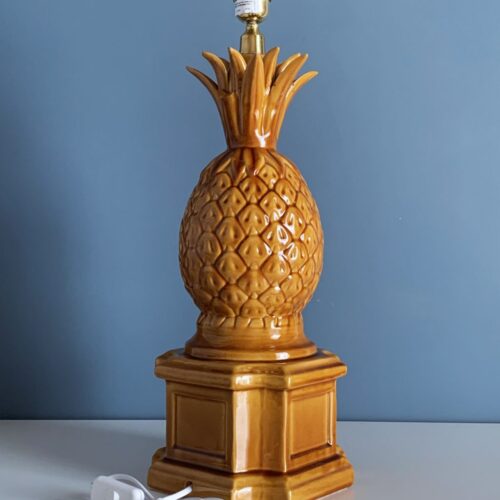 Gran lámpara de cerámica de Manises en forma de piña, color caramelo, vintage años 50-60.