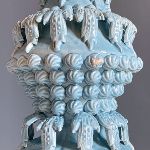 Espectacular lámpara de cerámica de Manises en color azul. C. Bondía. Vintage 50s-60s.