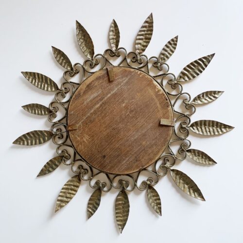 Espejo sol con diseño de hojas y corazones, forja dorada. Vintage años 60.