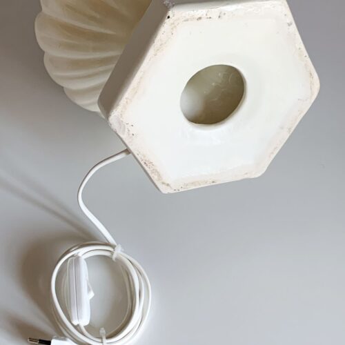 Pagoda - Lámpara de cerámica de Manises. Cerámica blanca. Vintage 50s-60s.